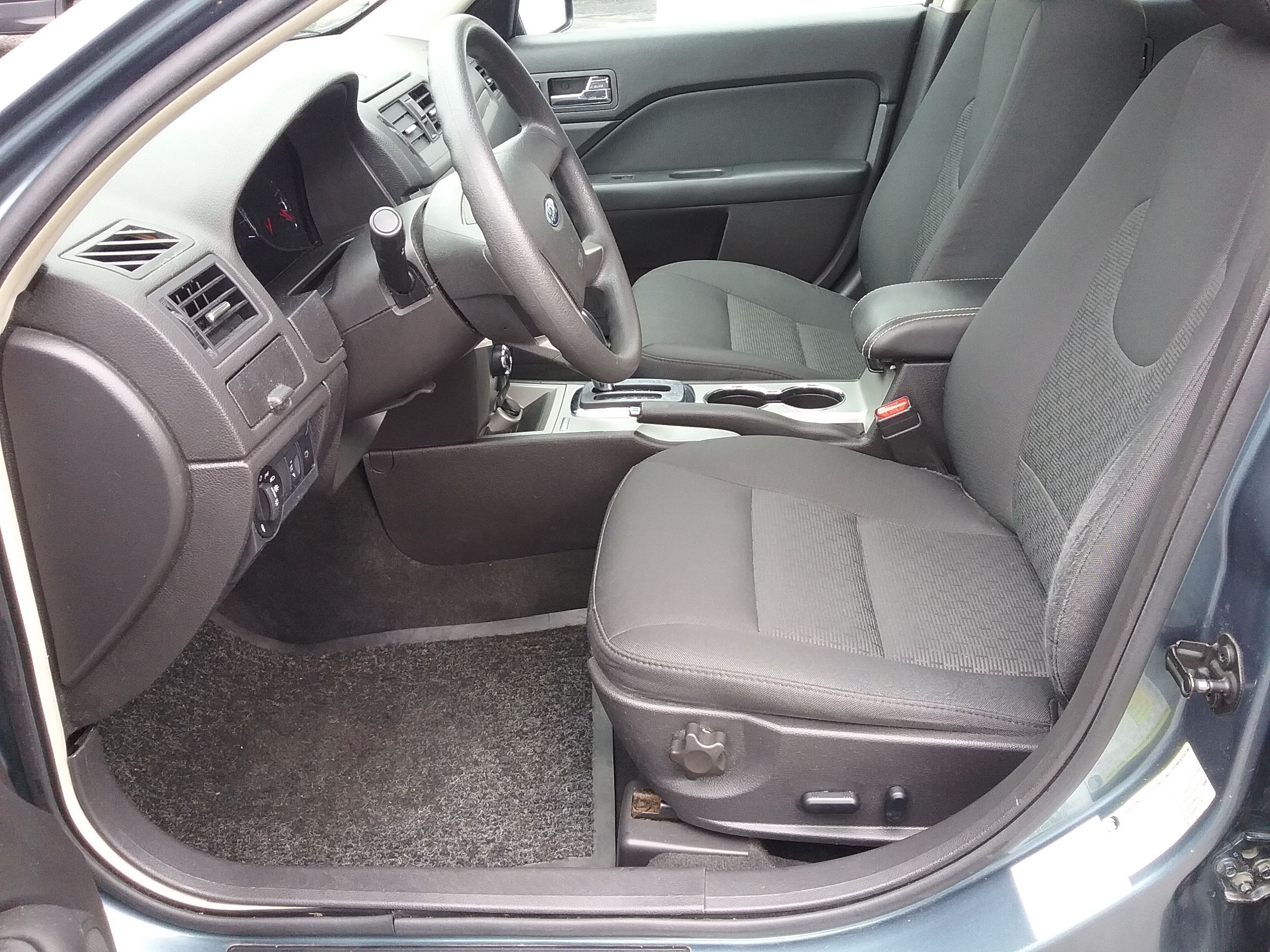 Used 2012 Ford Fusion SE FWD image 2