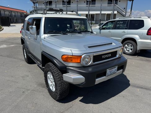 Used 2007 Toyota FJ Cruiser image 14