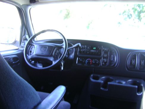 Used 2001 Dodge B3500 image 9