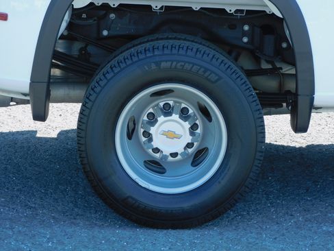Used 2025 Chevrolet Silverado 3500 4x4 Extended Cab DRW image 8
