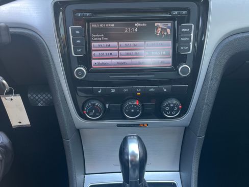 Used 2013 Volkswagen Passat TDI SE image 6