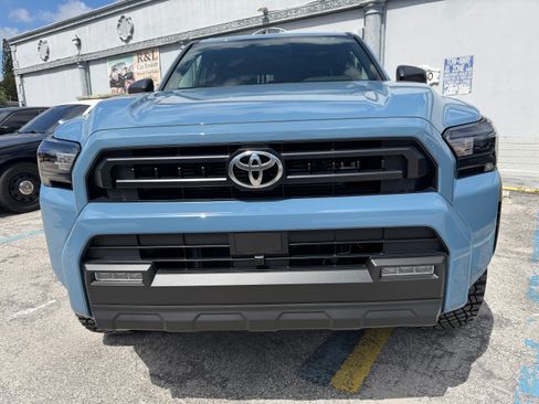 Used 2025 Toyota 4Runner 4WD image 3