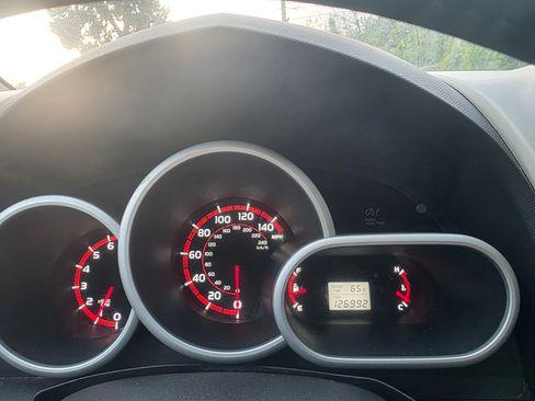 Used 2010 Toyota Matrix S image 30