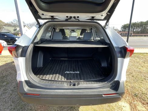 Used 2020 Toyota RAV4 XLE Premium image 31