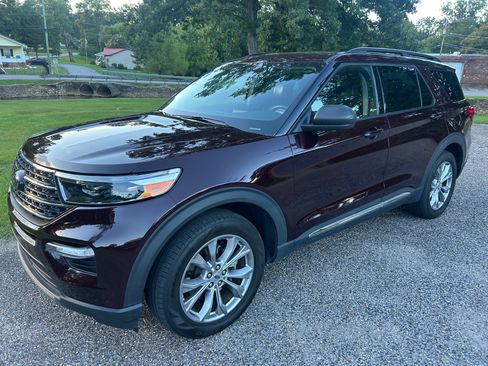 Used 2022 Ford Explorer 2WD XLT image 1