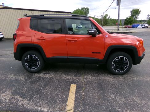 Used 2015 Jeep Renegade 4WD Trailhawk image 6