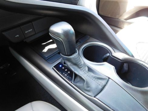 Used 2021 Toyota Camry SE image 16