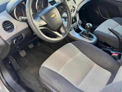 Used 2013 Chevrolet Cruze LS image 15