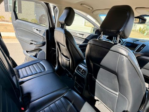 Used 2020 Ford Edge SEL image 10