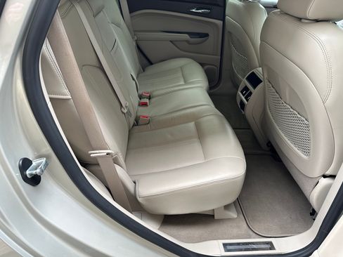 Used 2013 Cadillac SRX Luxury image 16