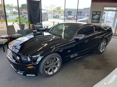 Used 2006 Ford Mustang GT Deluxe RWD image 7