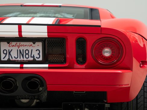 Used 2005 Ford GT RWD image 88