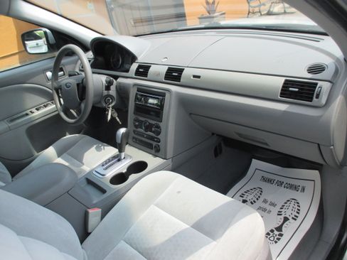 Used 2005 Ford Five Hundred SE AWD image 3