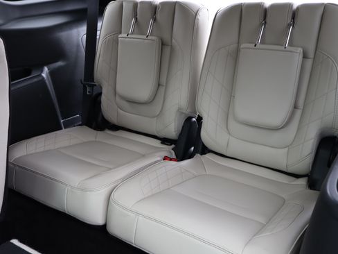 Used 2018 Ford Explorer 4WD Platinum image 15
