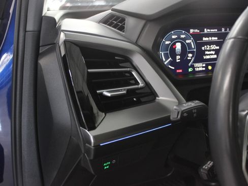 Used 2024 Audi Q4 e-tron Premium Plus image 18