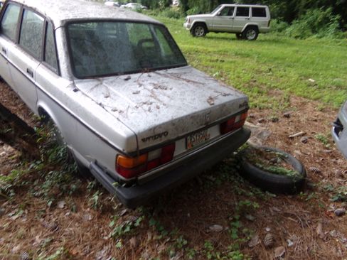 Used 1992 Volvo 240 GL Sedan RWD image 4