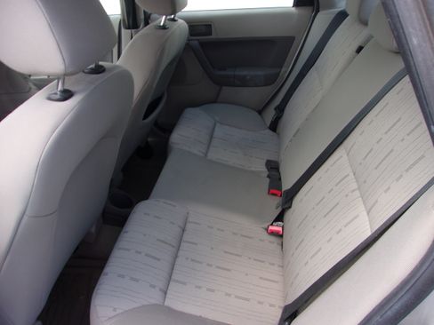 Used 2010 Ford Focus SE Sedan FWD image 6