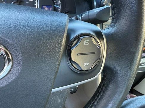 Used 2013 Toyota Camry XLE image 17