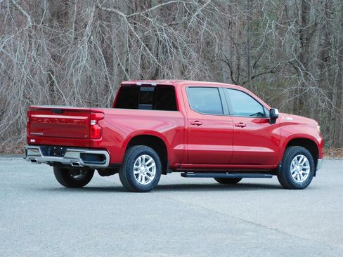 Used 2024 Chevrolet Silverado 1500 LT Z71 image 9
