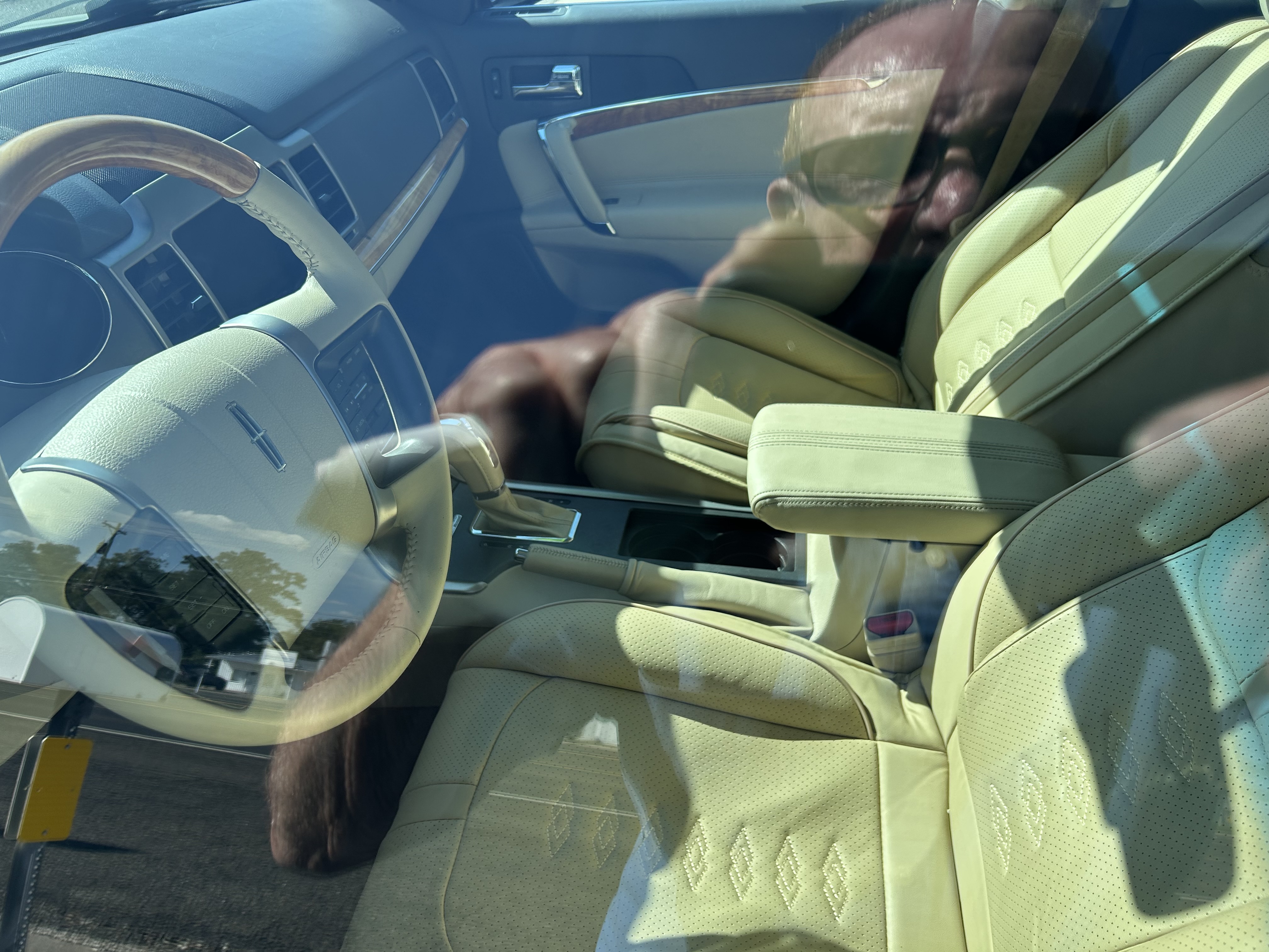 Used 2012 Lincoln MKZ Select Sedan 4D FWD image 4
