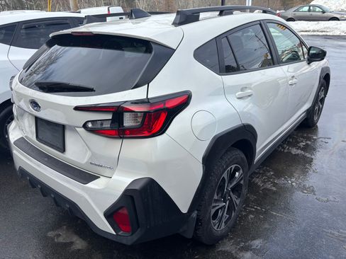 Used 2024 Subaru Crosstrek 2.0i Premium image 3