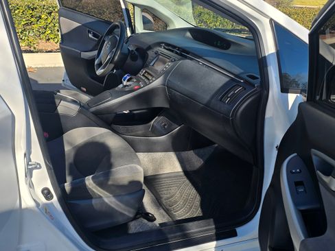 Used 2013 Toyota Prius Three image 20