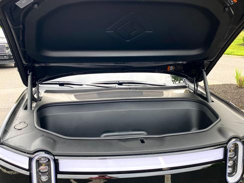 Used 2023 Rivian R1S Adventure image 31