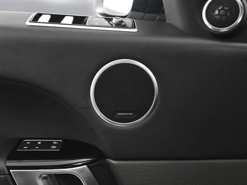 Used 2022 Land Rover Range Rover Sport SVR image 37