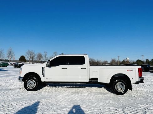 Used 2024 Ford F350 XLT image 3