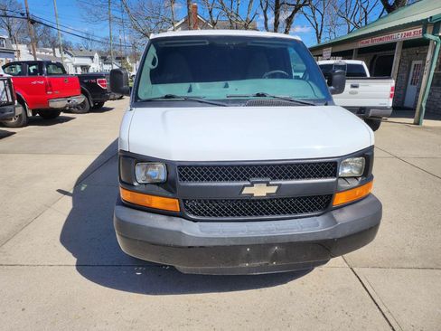 Used 2011 Chevrolet Express 1500 image 2