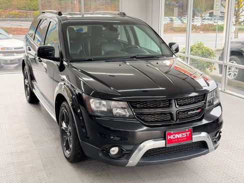 Used 2020 Dodge Journey Crossroad image 1