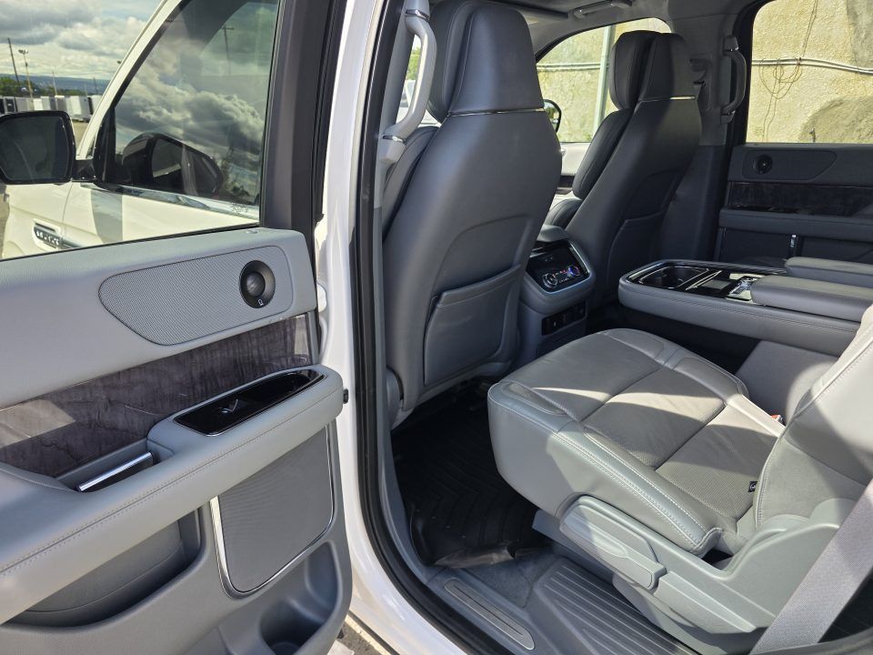 Used 2019 Lincoln Navigator 4WD Reserve image 13