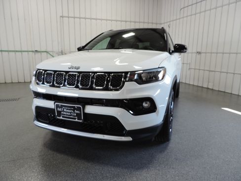 Used 2023 Jeep Compass 4WD Limited image 5