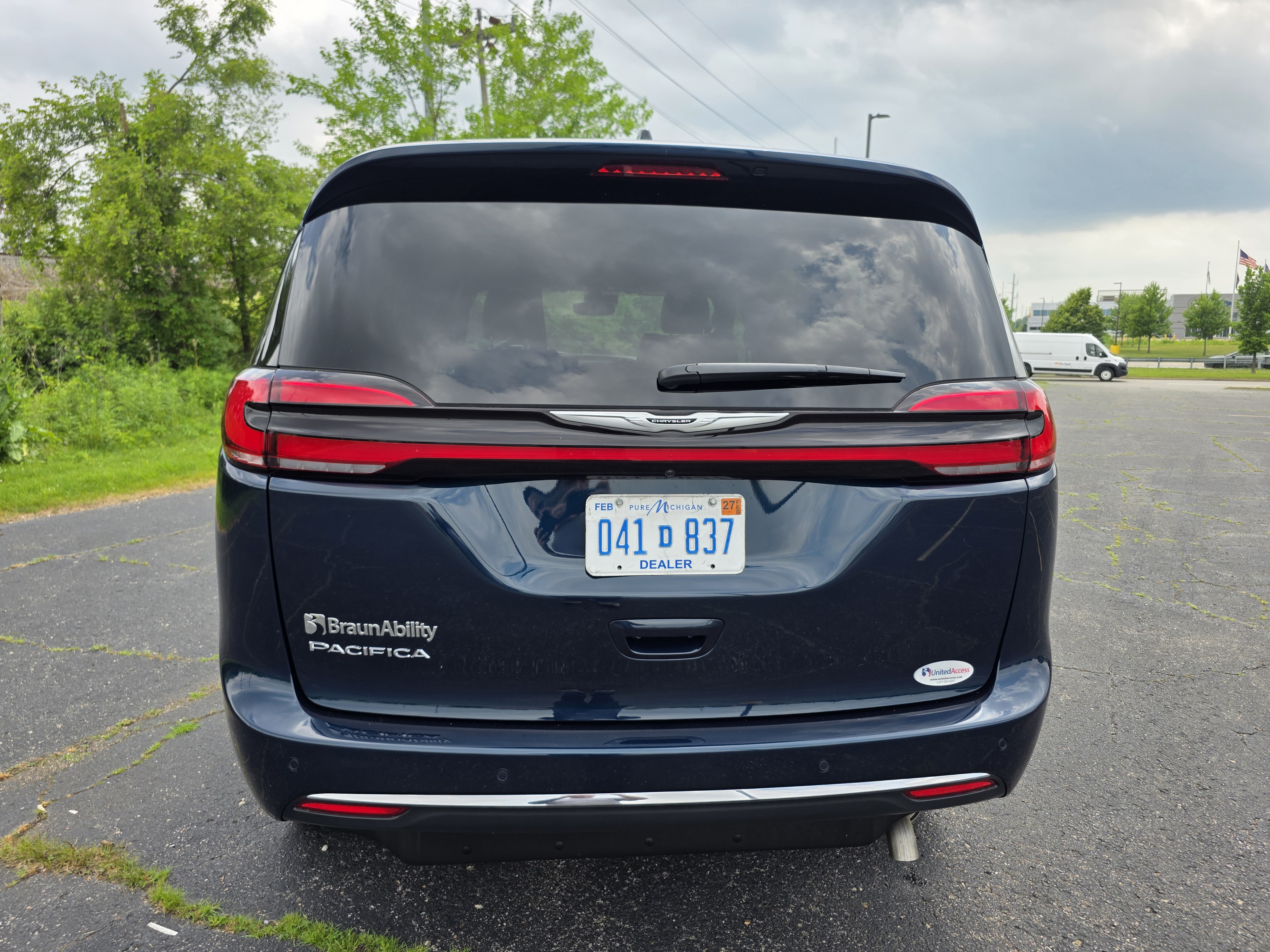 Used 2025 Chrysler Pacifica Select FWD image 6