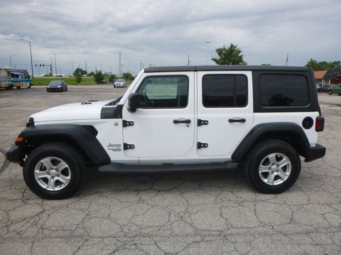 Used 2019 Jeep Wrangler 4WD Unlimited Sport image 1