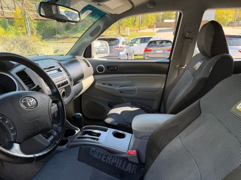 Used 2011 Toyota Tacoma PreRunner image 15