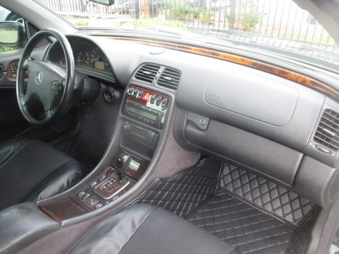 Used 2001 Mercedes-Benz CLK 320 image 15