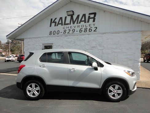 Used 2020 Chevrolet Trax LS image 1