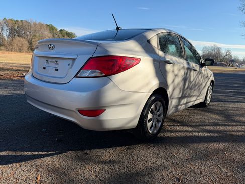 Used 2017 Hyundai Accent SE image 10