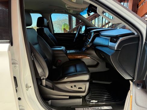 Used 2018 Chevrolet Suburban Premier image 20