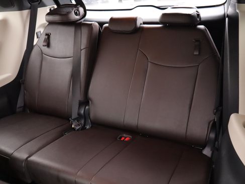 Used 2024 Toyota Sienna Platinum image 15