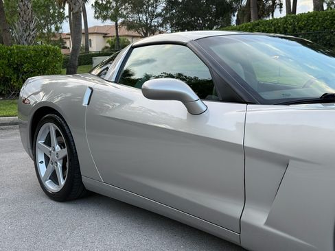 Used 2005 Chevrolet Corvette Coupe RWD image 55