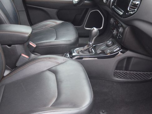 Used 2018 Jeep Compass Limited image 12