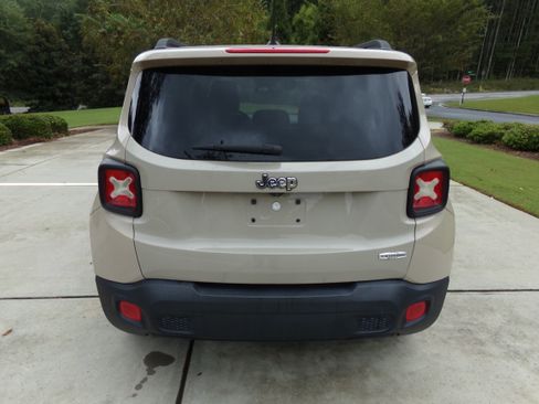 Used 2015 Jeep Renegade FWD Latitude image 4