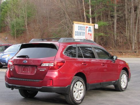 Used 2017 Subaru Outback 2.5i Premium image 10