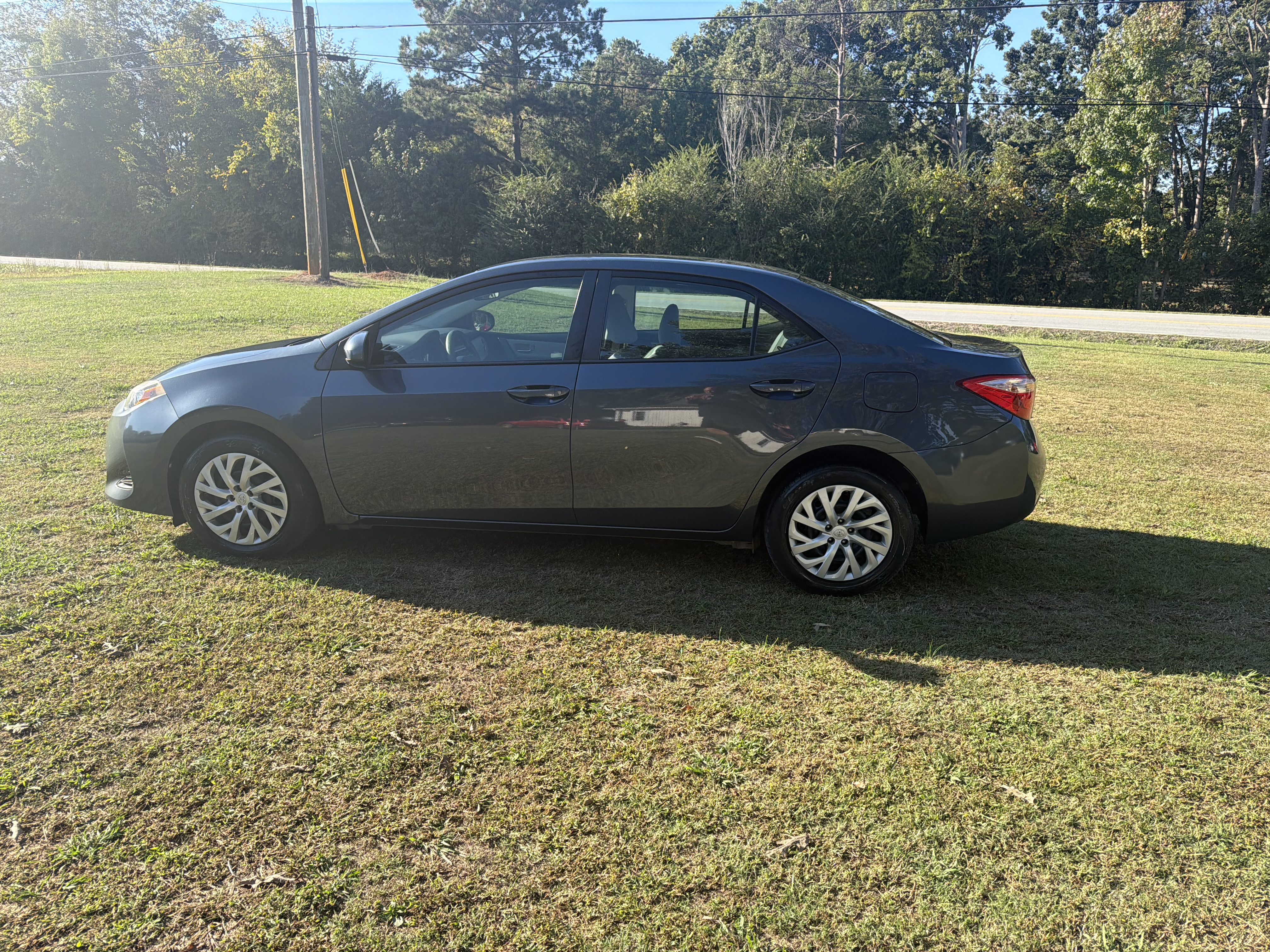 Used 2017 Toyota Corolla LE FWD image 35