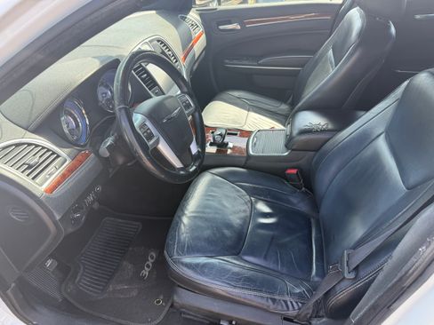 Used 2014 Chrysler 300 image 5