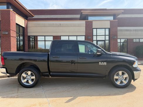 Used 2016 RAM 1500 SLT image 2