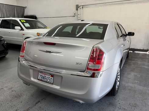 Used 2012 Chrysler 300 Limited RWD image 5