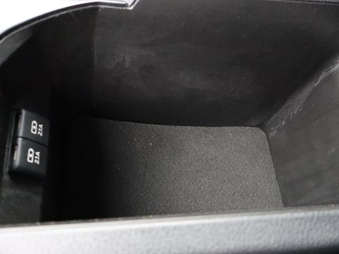 Used 2020 Toyota Camry XLE image 32